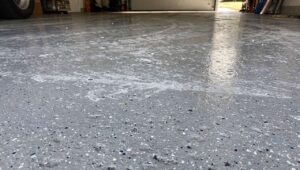 Garagenboden mit Epoxidharz: So sieht die Beschichtung nach drei Wintern mit Streusalz aus